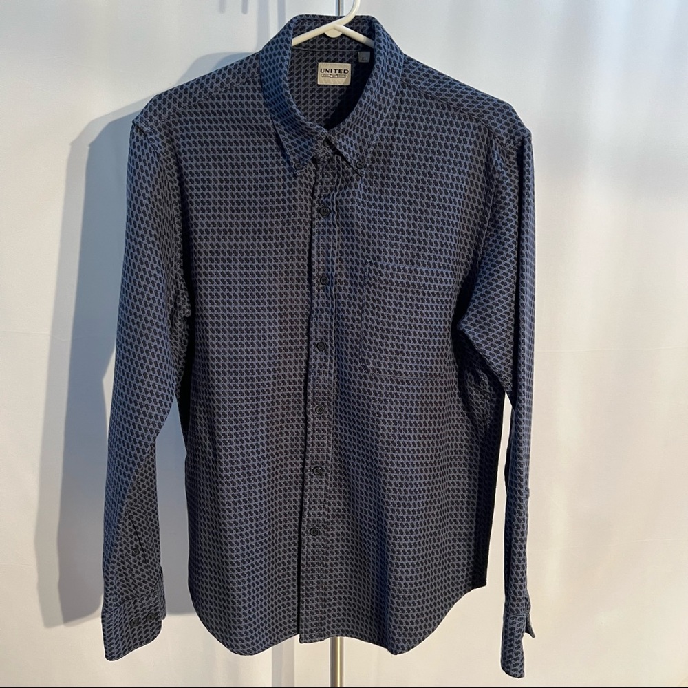 Mens United L/S cotton dress shirt size XL fits like ((L)